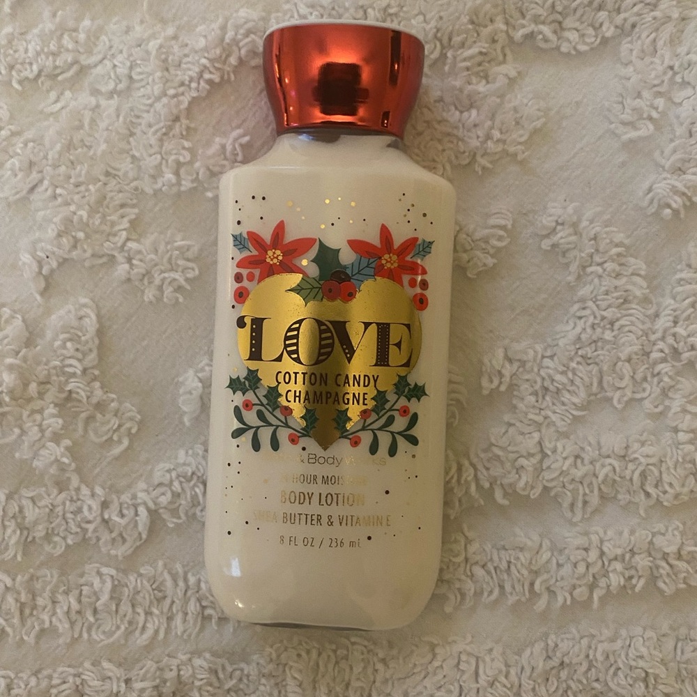 Bathandbodyworks// white barn// Cotton candy champagne//